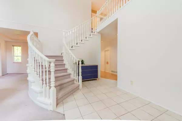 Coquitlam, BC V3E 3B7,1645 Pinetree WAY