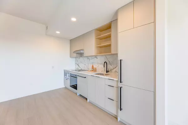 North Vancouver, BC V7L 0K1,422 E 3rd ST #104/204