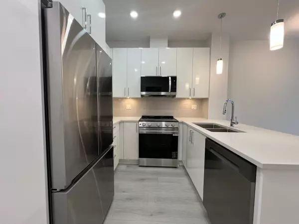 Abbotsford, BC V2S 2P3,33886 Pine ST #611