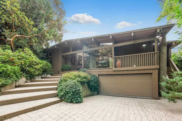 West Vancouver, BC V7V 3J1,3902 Southridge AVE