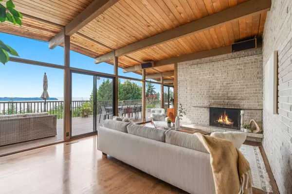 West Vancouver, BC V7V 3J1,3902 Southridge AVE