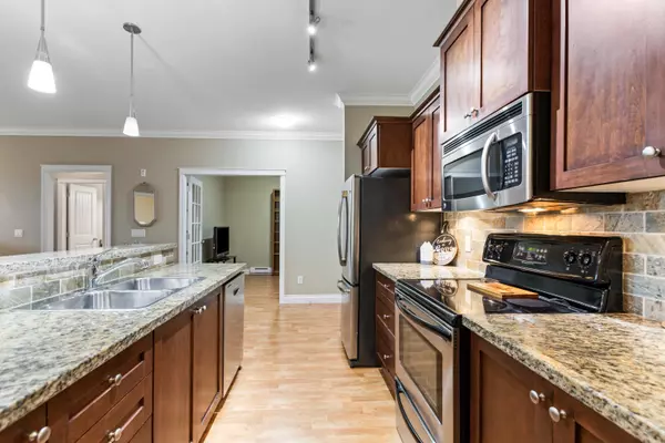 Maple Ridge, BC V2X 8Y5,12258 224 ST #428