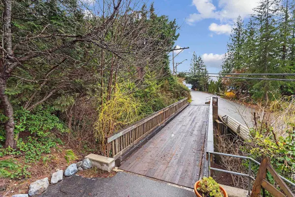 Lions Bay, BC V0N 2E0,325 Bayview RD