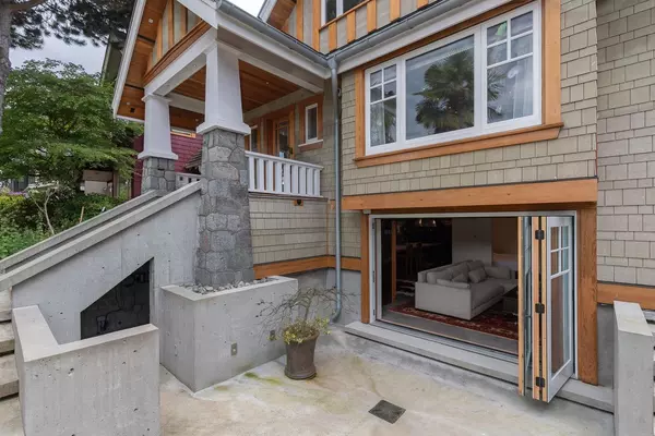 Vancouver, BC V6K 1B1,2988 Point Grey RD