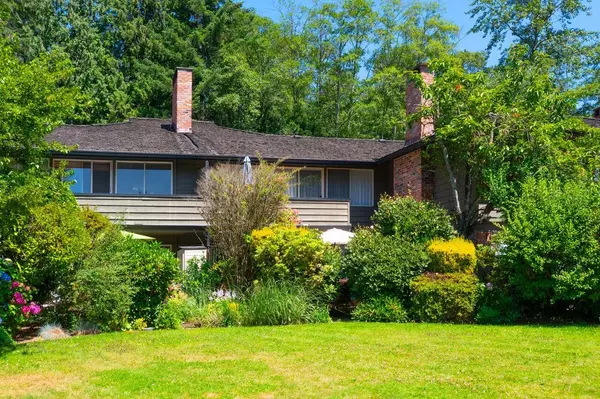 West Vancouver, BC V7T 1L5,235 Keith RD #810