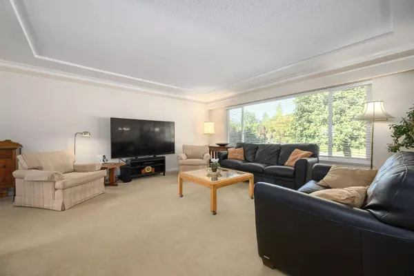 North Vancouver, BC V7M 2A6,545 W 22nd ST