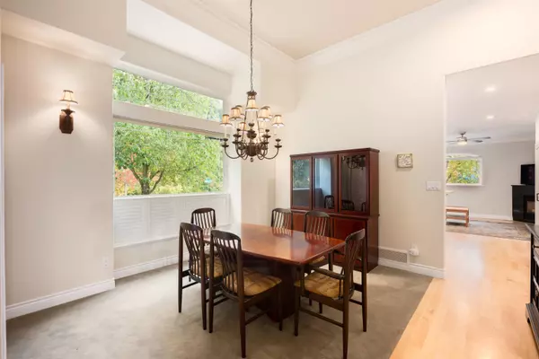 Port Moody, BC V3H 5E8,536 April RD