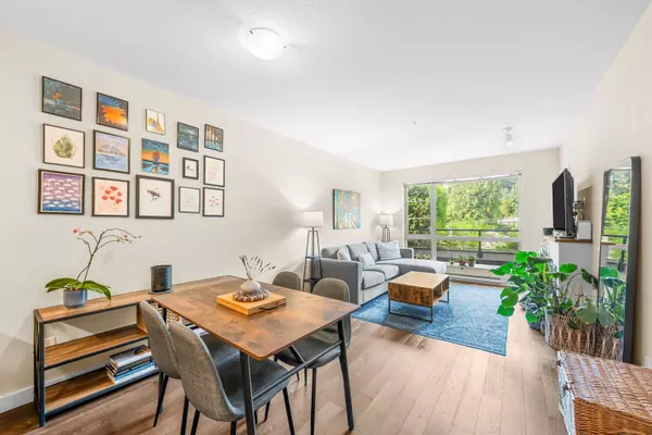 North Vancouver, BC V7P 1T4,1330 Marine DR #215