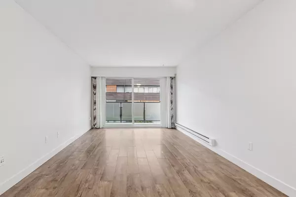 North Vancouver, BC V7M 3E5,212 Forbes AVE #306