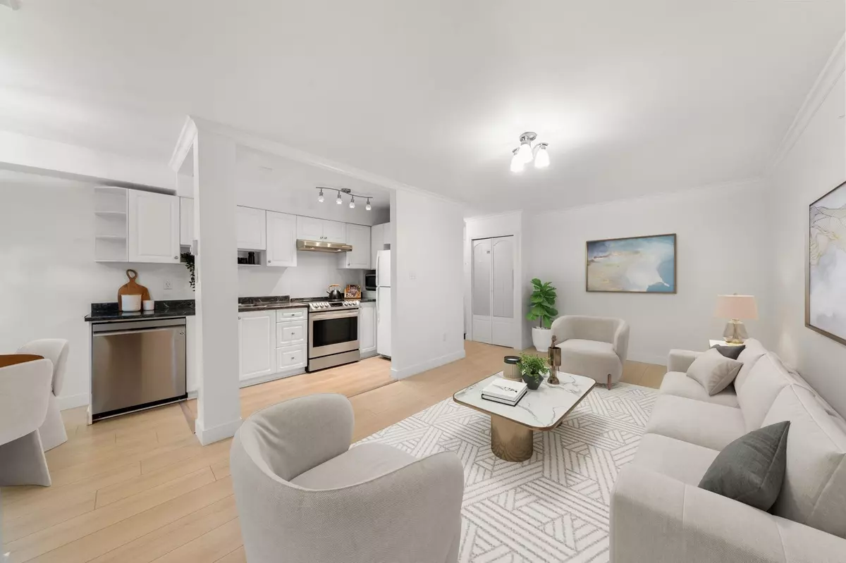 West Vancouver, BC V7T 2W9,1363 Clyde AVE #206