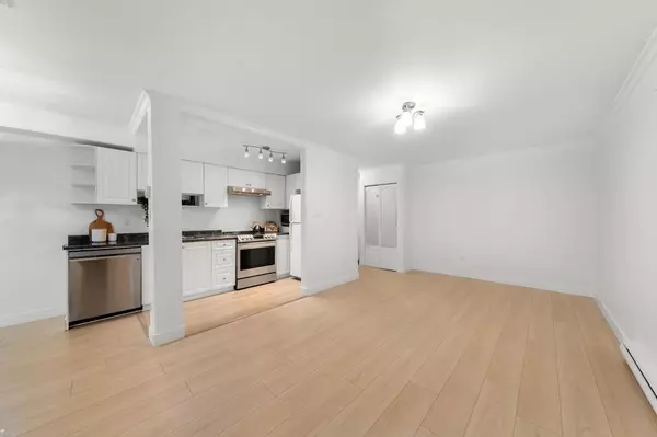 West Vancouver, BC V7T 2W9,1363 Clyde AVE #206