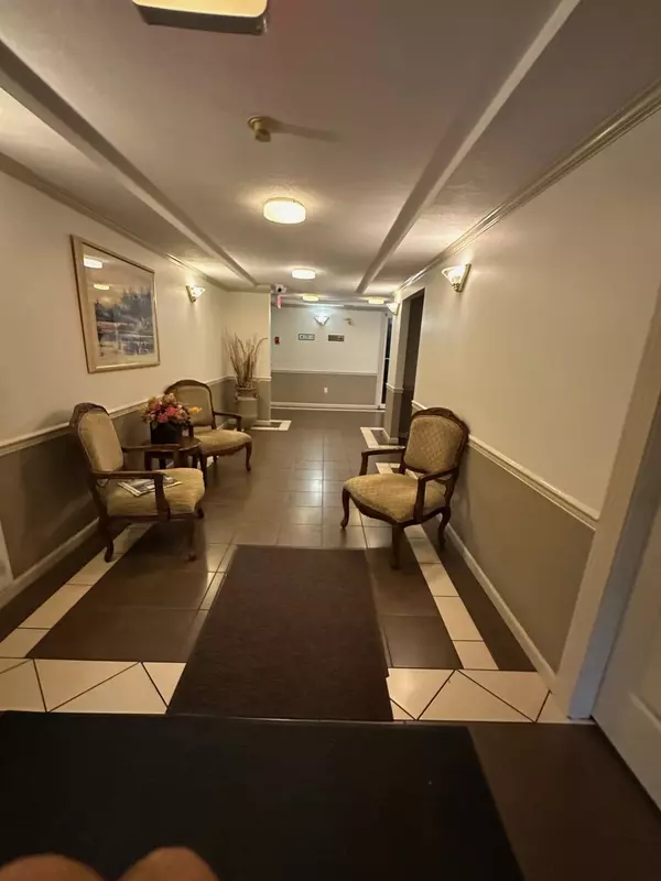 Abbotsford, BC V2S 2L5,33110 George Ferguson WAY #107