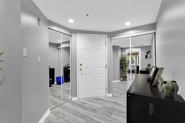 Surrey, BC V3R 0P9,9978 148 ST #106