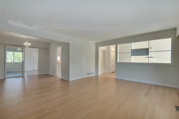 Burnaby, BC V5B 3R6,860 Howard AVE