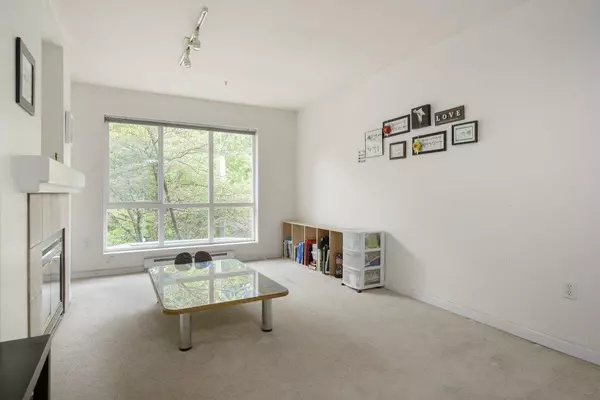 Surrey, BC V3T 5W2,9979 140 ST #310