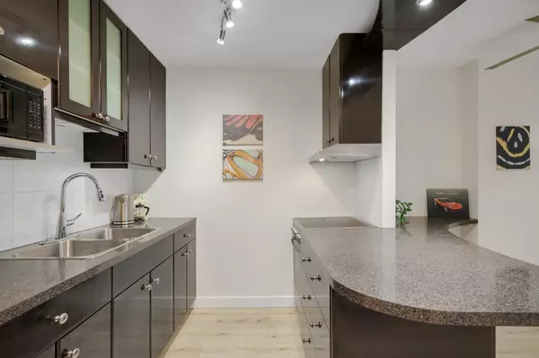 North Vancouver, BC V7P 3E3,2012 Fullerton AVE #904