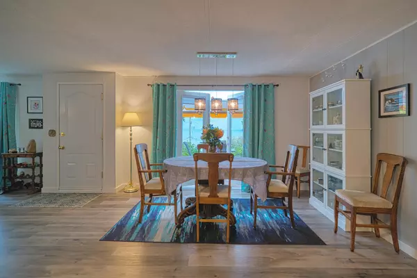 Sechelt, BC V7Z 0C1,5218 Sunshine Coast HWY