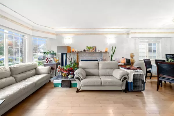 Vancouver, BC V5X 1A8,350 E 50th AVE