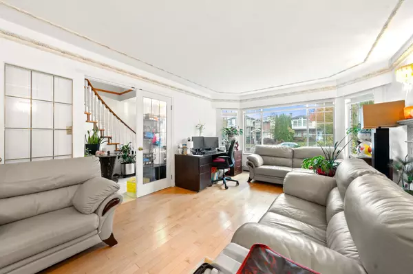 Vancouver, BC V5X 1A8,350 E 50th AVE