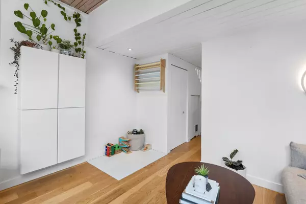 Vancouver, BC V6H 1C3,1045 W 8th AVE #212