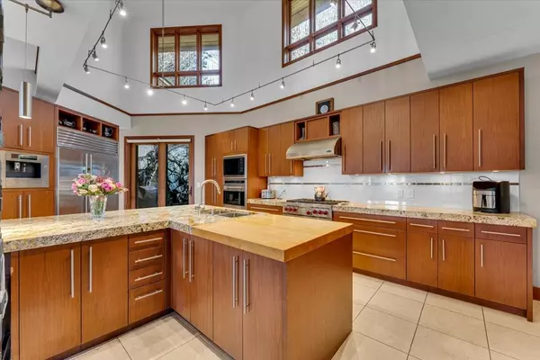 West Vancouver, BC V7S 1Z7,1125 Groveland CT