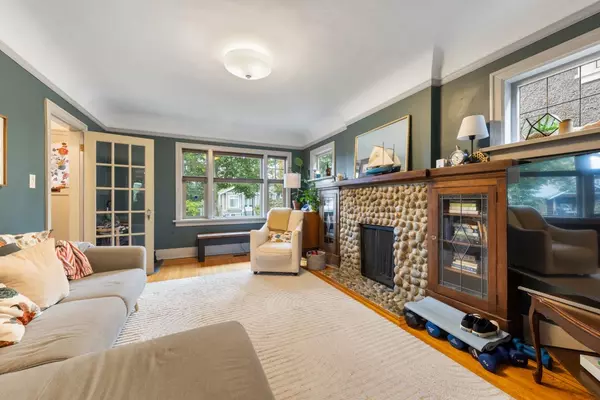 Vancouver, BC V5N 1M5,2125 E 5th AVE