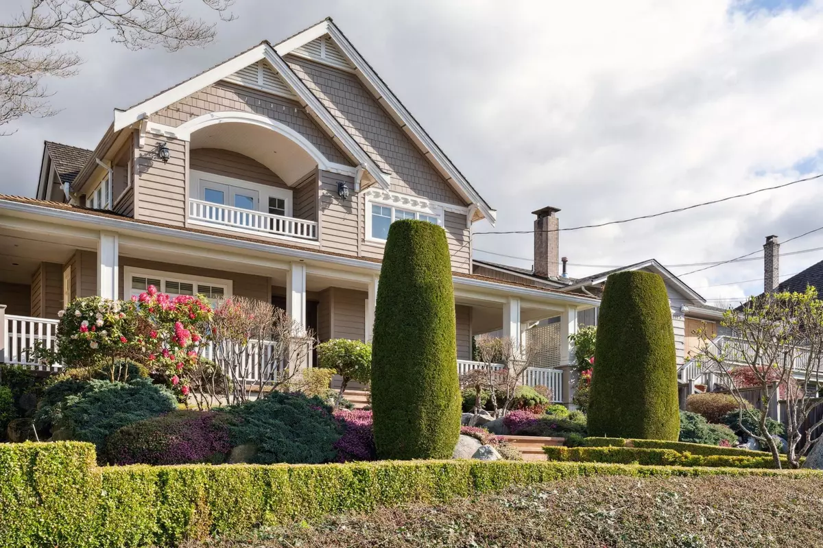 West Vancouver, BC V7V 2E1,2185 Lawson AVE