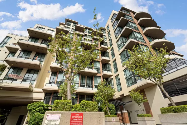 New Westminster, BC V3M 7B1,10 Renaissance SQ #325