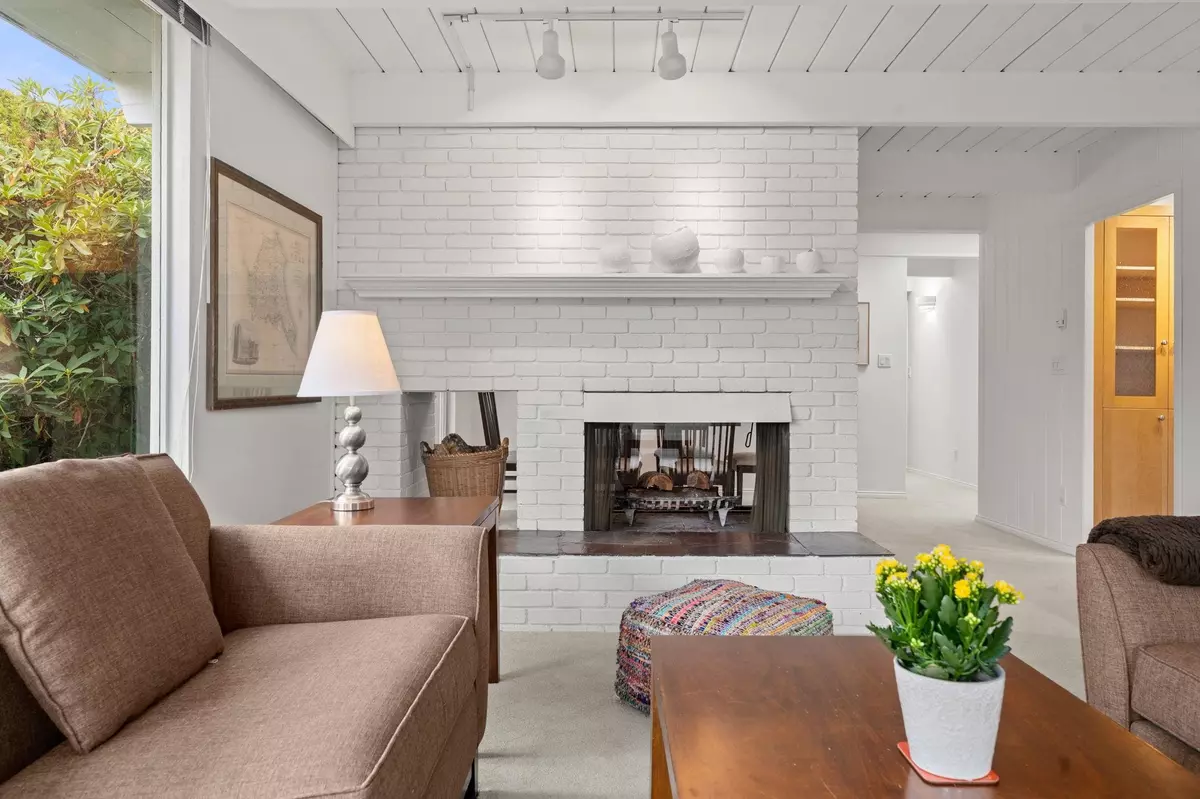 North Vancouver, BC V7R 2B2,749 Winona AVE