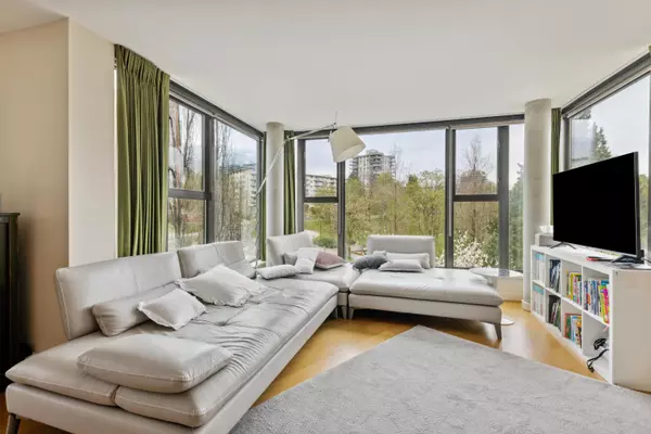 North Vancouver, BC V7M 0A2,683 Victoria Park West #501