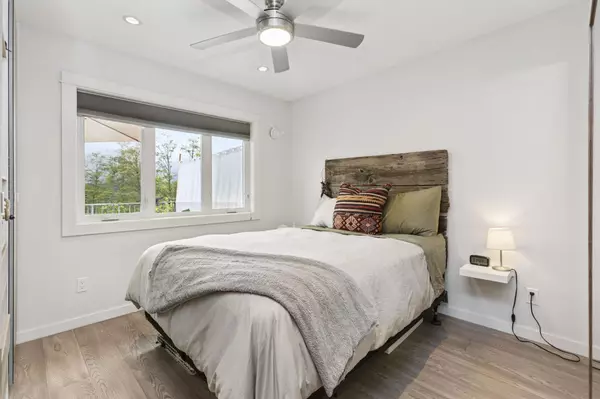 Burnaby, BC V5C 1R2,4137 Yale ST