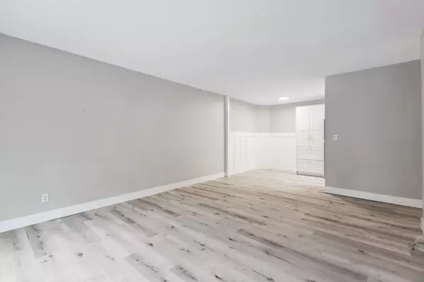 Ladner, BC V4K 1V3,4926 48 AVE #110