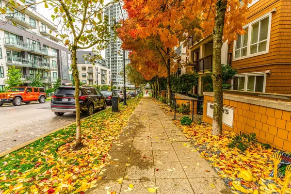 Coquitlam, BC V3J 0E5,611 Regan AVE #403