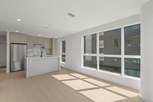 North Vancouver, BC V7L 0K1,422 E 3rd ST #411