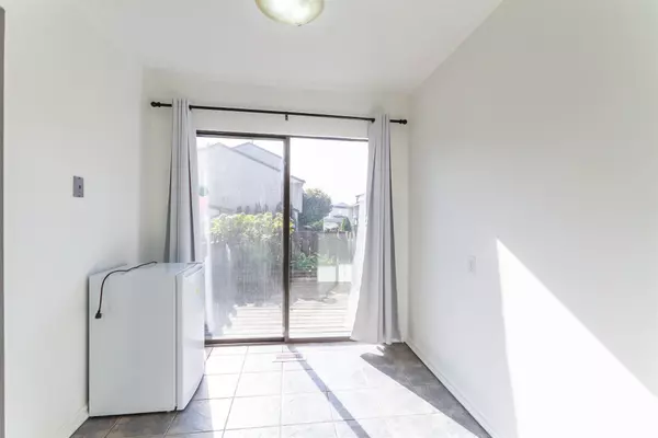 Maple Ridge, BC V2X 3X6,22180 122 AVE