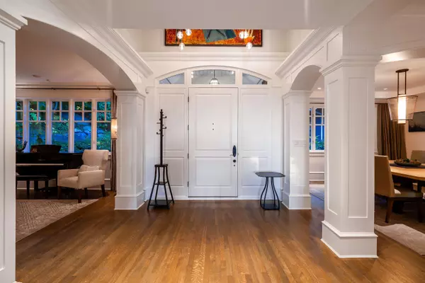 West Vancouver, BC V7V 2L3,2964 Mathers CRES