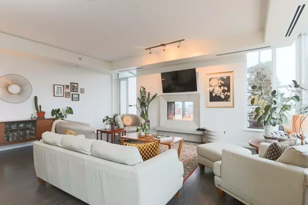 Burnaby, BC V5C 0G8,2200 Douglas RD #2202