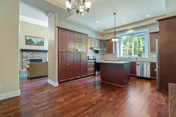 Surrey, BC V3S 1Y2,5966 163b ST