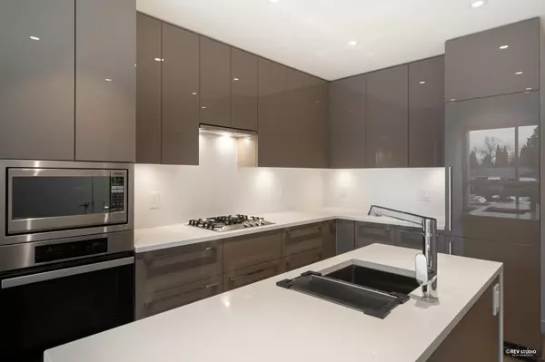 Vancouver, BC V5Z 2Z6,5289 Cambie ST #206