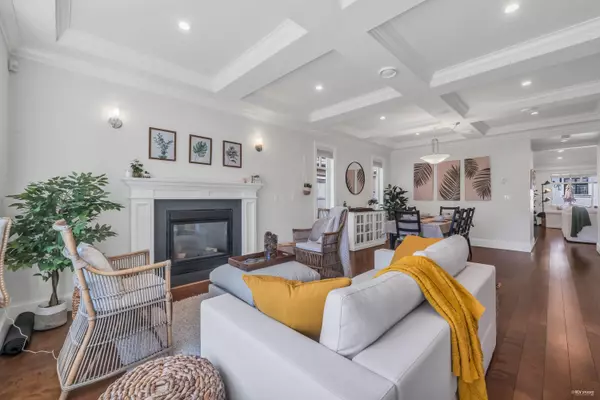 North Vancouver, BC V7M 1V8,338 W 17th ST