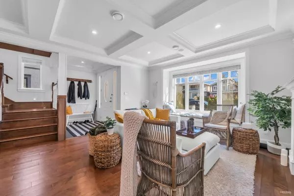 North Vancouver, BC V7M 1V8,338 W 17th ST