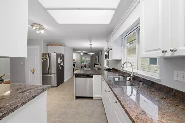 Port Coquitlam, BC V3C 3J4,3221 Raleigh ST