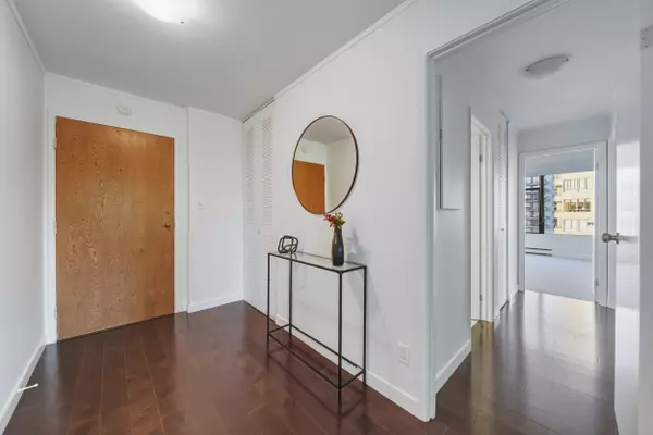 West Vancouver, BC V7T 2W2,1480 Duchess AVE #704