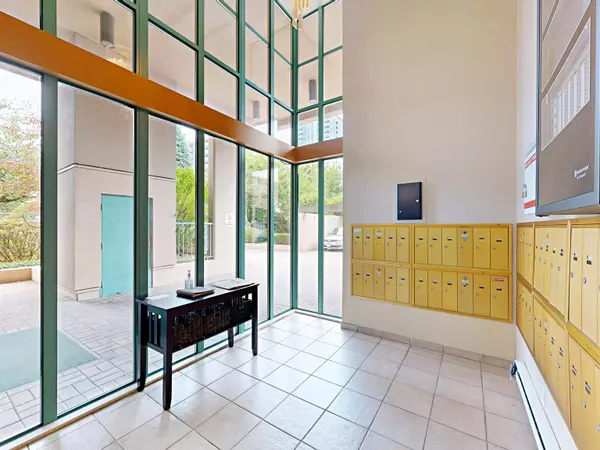 North Vancouver, BC V7L 3G2,1555 Eastern AVE #202