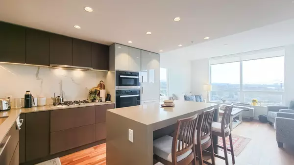 North Vancouver, BC V7P 0E2,1632 Lions Gate LN #1302