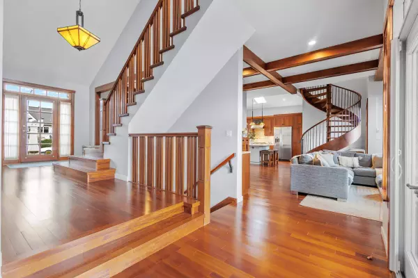 Burnaby, BC V5C 4M5,186 Macdonald AVE