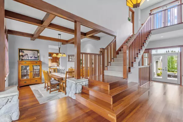 Burnaby, BC V5C 4M5,186 Macdonald AVE