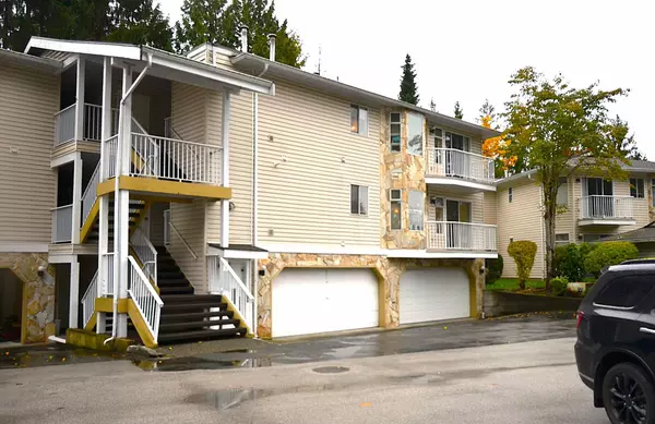 Surrey, BC V3R 9V1,10584 153 ST #109