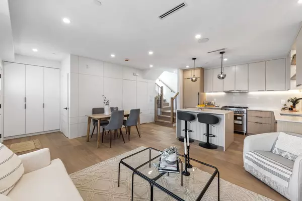 Vancouver, BC V5N 4M3,3381 Victoria DR