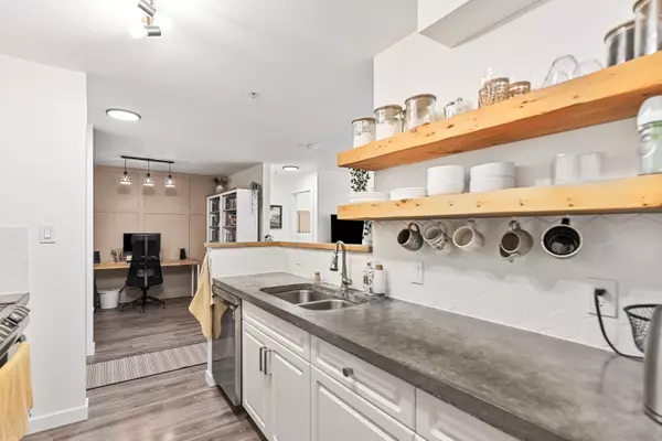 Maple Ridge, BC V2X 6B8,12206 224 ST #404